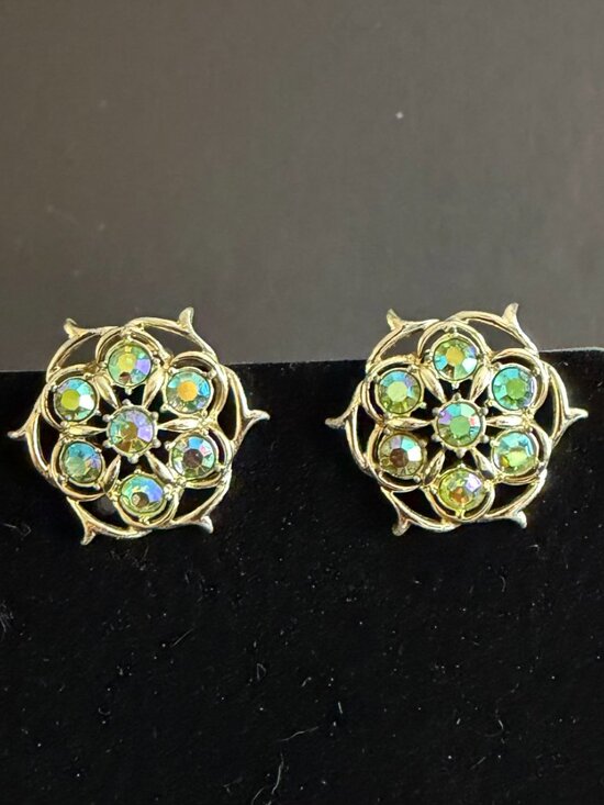 Sarah Coventry Jewelry - Vintage Sarah Coventry Iridescent Rhinestone Clip